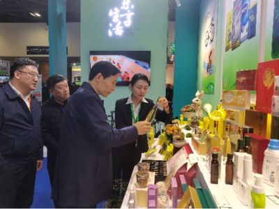 菏泽牡丹精品亮相北京，日用百货展销绽放新魅力